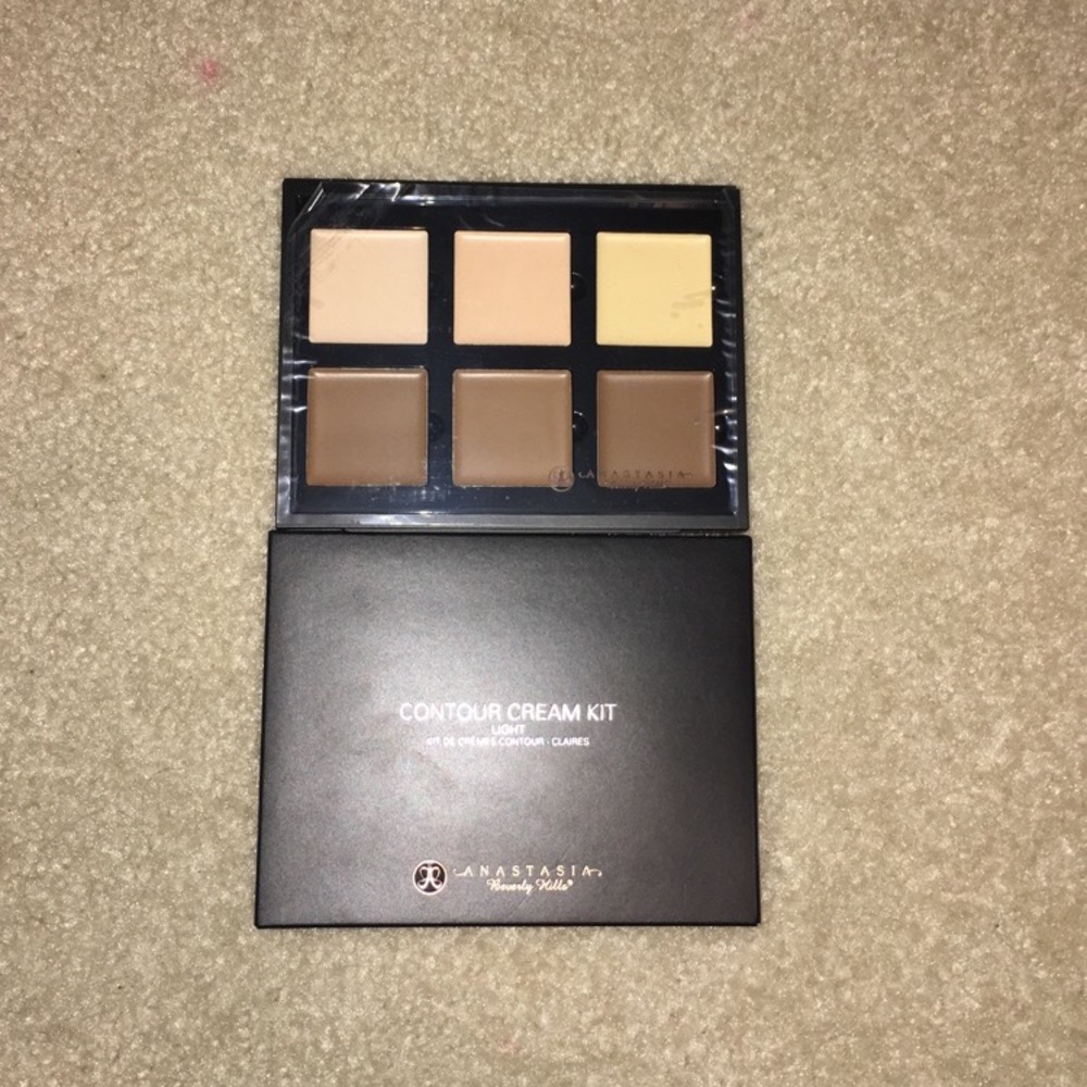 Anastasia Beverly Hills cream contour kit
